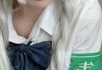最新写真资源上线：欣赏51酱在九月制服中的独特韵味，尽在这里！