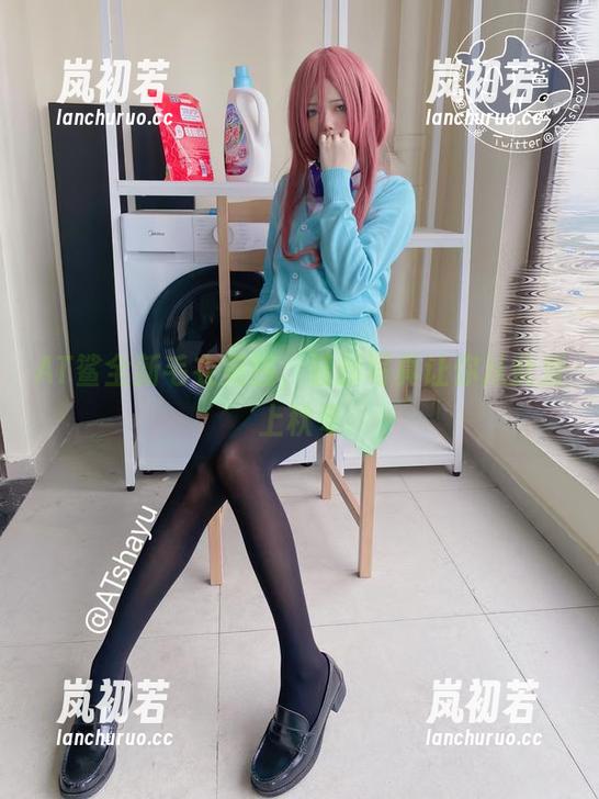 AT鲨 AT鲨全新毛衣美图,最新写真让你从此爱上秋冬