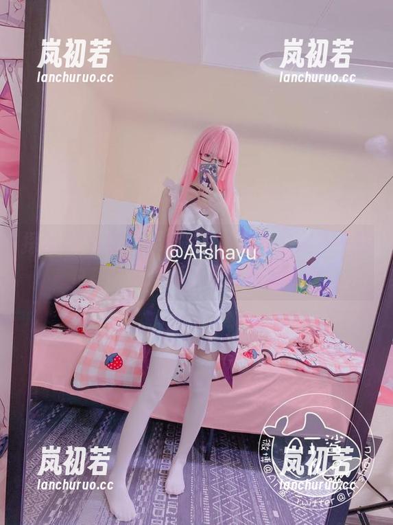探索AT鲨的水手服美图，带你领略不一样的写真艺术风格