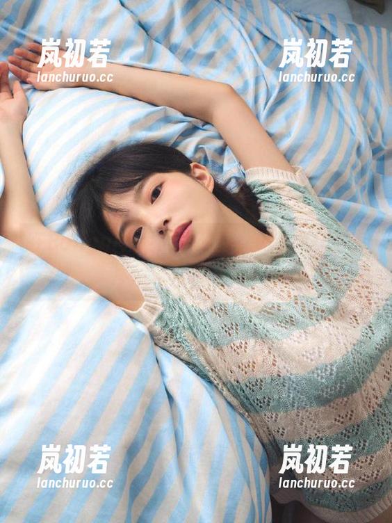 Bangni邦尼 在Bangni邦尼的办公室,在线寻找灵感,尽情浏览她的写真图片