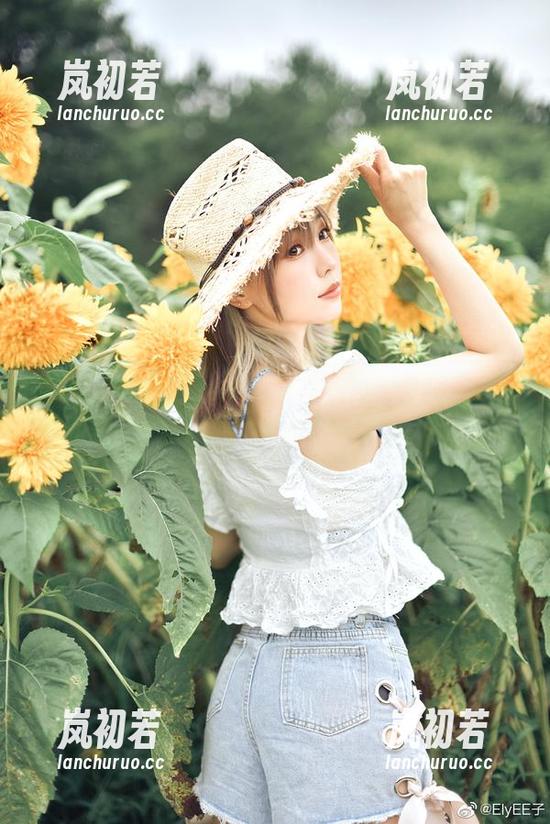 ElyEE子 ElyEE子夏日写真:最新图库让你感受无尽的夏日魅力!