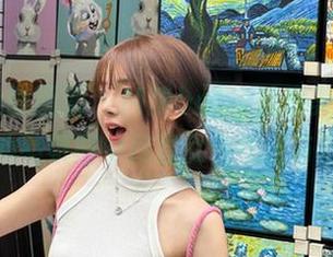 Feilin嗲囡囡 – M梦baby私房美图分享：油亮氛围中尽显女性优雅与自信