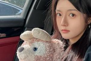 Feilin嗲囡囡 – 施忆佳KITTY校服写真合集，新更新，你敢和我一起回到那个时期吗？
