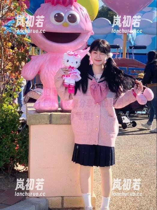Feilin嗲囡囡-施忆佳KITTY Feilin嗲囡囡 - 施忆佳KITTY的皮衣写真集精彩上线,快来分享她的时尚之旅与青春气息!