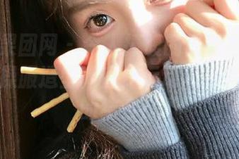 GIRLT果团网 – 令人捧腹的最新写真：林弯弯体操服造型简直是运动员与搞笑艺术的结合！