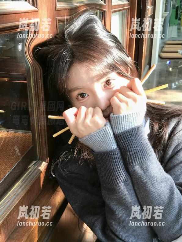 GIRLT果团网-林弯弯 GIRLT果团网 - 令人捧腹的最新写真:林弯弯体操服造型简直是运动员与搞笑艺术的结合!