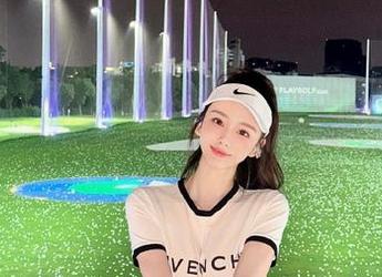 GIRLT果团网 – 龚玥菲裸足写真，高清图片捕捉细腻肌肤的诗意瞬间
