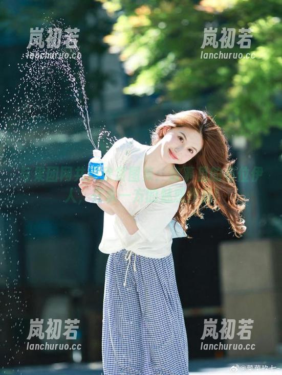 GIRLT果团网 与果团网共同欣赏图集:故事里的有位伊人,在水一方的魅惑作品!