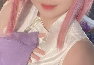 白衬衫背后的故事：Hachi小芭精致写真套图合集，探寻她灵动心灵的独白