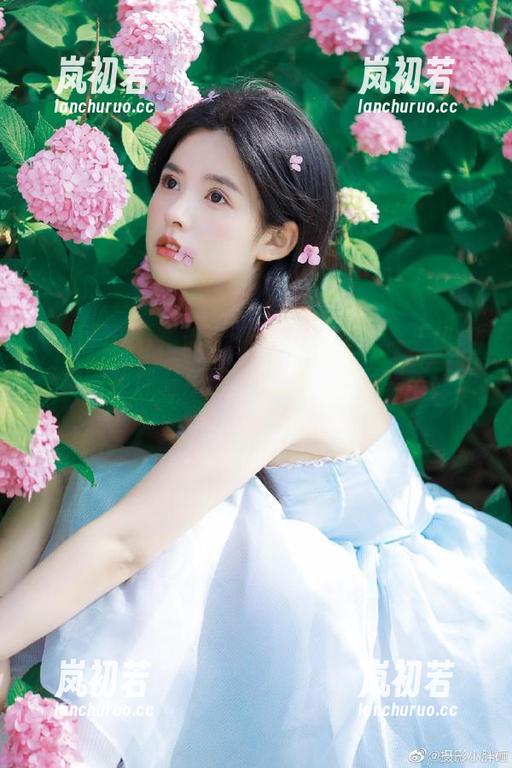 HuaYang花漾 - 真实无圣光体验，奶瓶土肥圆矮挫丑黑穷女友写真原图完美还原每个动人瞬间