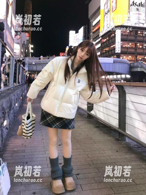 HuaYang花漾 - 探索校园魅力，孙梦瑶V校服写真分享，留下青春的唯美瞬间