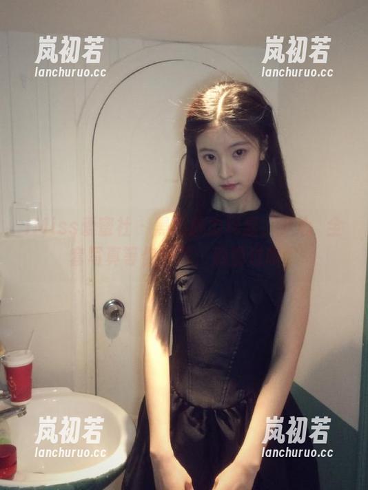 IMiss爱蜜社 - 黑色魅力尽显，梦心玥全套写真等你下载，别错过哦！