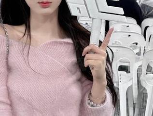 IMiss爱蜜社 – 莎莎Sasa白丝图集上线：快来下载她的美丽瞬间，共享精彩