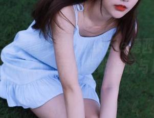 微密圈 – 套图上线！Jessie婕西红色睡袍最新写真，带你领略温暖与风情