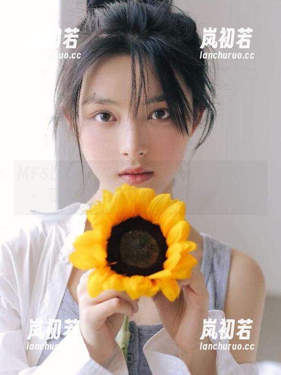 MFStar模范学院-佟蔓baby MFStar模范学院 - 探索时尚新定义:佟蔓baby毛衣作品合集引领潮流