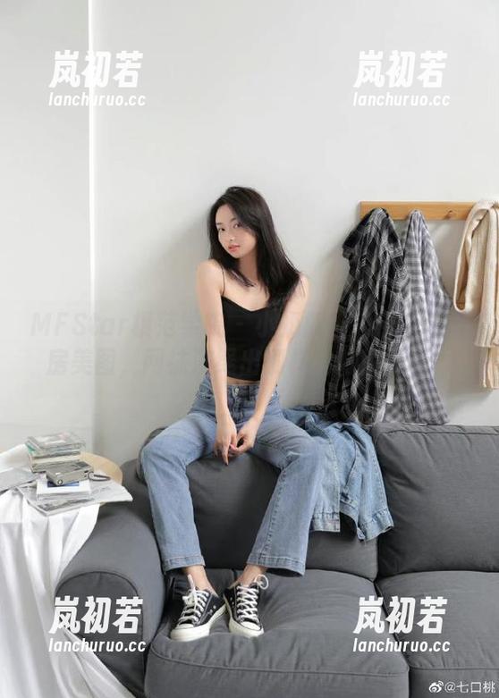 MFStar模范学院 - 小奶瓶呜呜带来的私房美图，网袜演绎出别样的时尚风情！