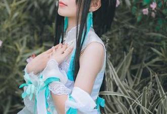MFStar模范学院 – 蒋小静Jessica办公室写真图集全新更新，捕捉职场生活中的每一个动人瞬间