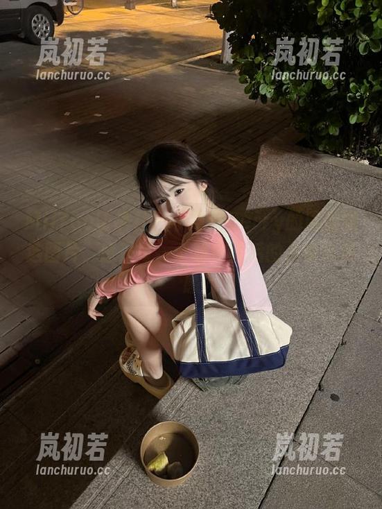 MiiTao蜜桃社 - 小草莓Berry的瑜伽精选图片，感受每一个动作背后的力量与美感