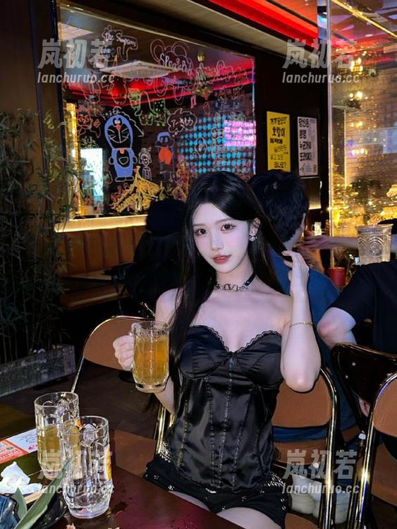 MiiTao蜜桃社-珍妮Jeane MiiTao蜜桃社 - 珍妮Jeane的夏日写真资源:阳光、沙滩,让你清凉又时尚!