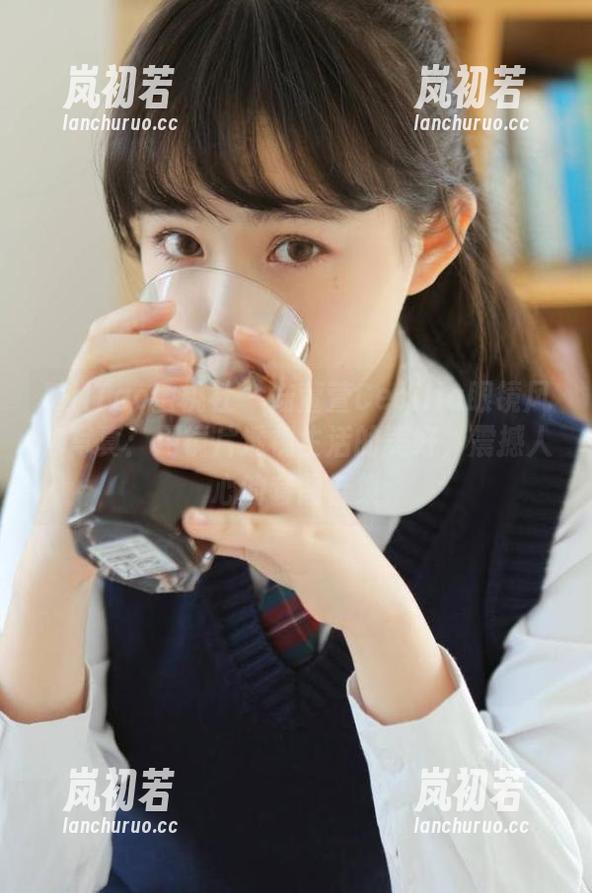 MiiTao蜜桃社-陆萱萱Cecilia MiiTao蜜桃社 - 陆萱萱Cecilia眼镜风格写真:用镜片透视生活的美好,震撼人心的套图合集