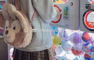 Neko薇薇女孩的精致写真，每一套图都散发着甜蜜气息！