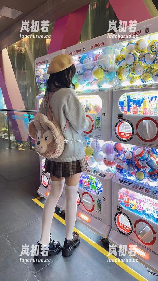 Neko薇薇 Neko薇薇女孩的精致写真,每一套图都散发着甜蜜气息!