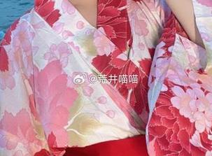 教室中的私房秘密：Nyako喵子写真带你寻回纯真时光