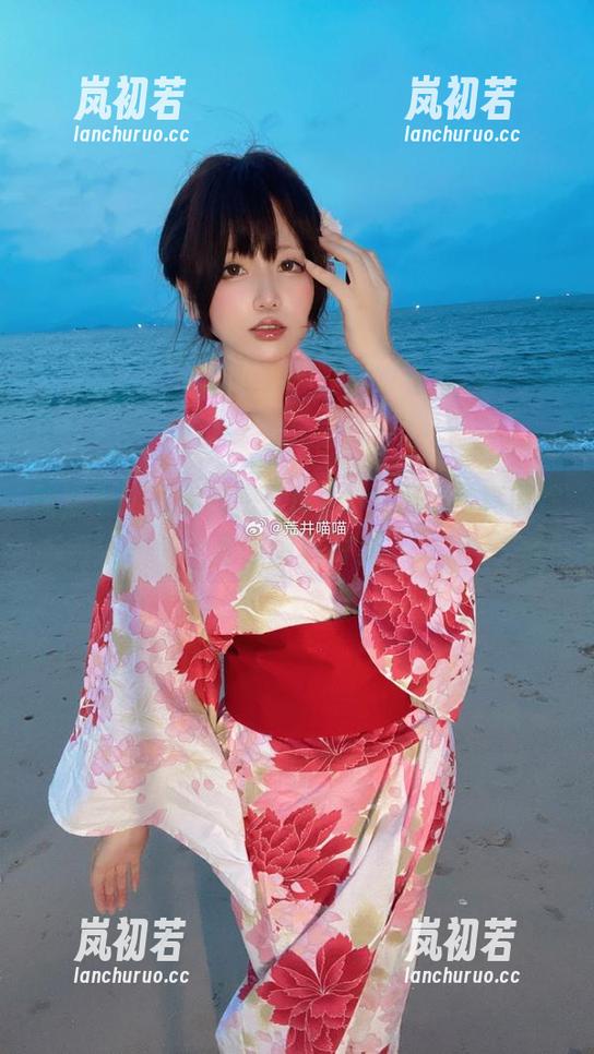 Nyako喵子 教室中的私房秘密:Nyako喵子写真带你寻回纯真时光