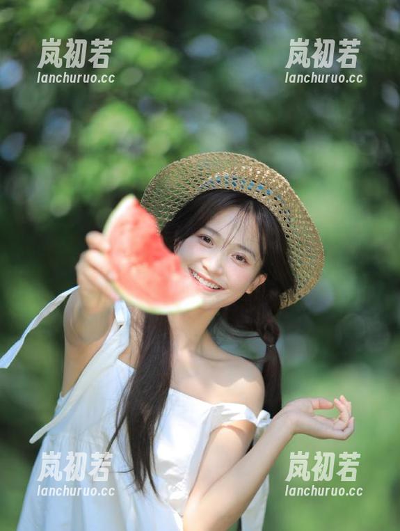 SIW斯文传媒-悦悦 SIW斯文传媒 - 逐梦者悦悦的裸足套图,作品带你跨越寻常的界限!