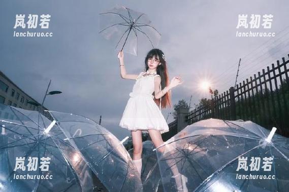 Sia不吃鱼 微密圈 - 探索Sia不吃鱼的最新作品《狂野风》,感受每一阵狂风中的诗意瞬间!