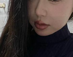 视觉与心灵的双重碰撞：Tina很妖孽呀的高清美腿写真，随时下载尽享雅致魅力！