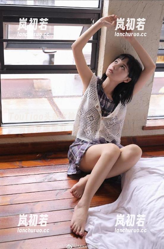 TouTiao头条女神 - 每一张尹菲的皮衣写真都充满魅力，快来在线查看资源！