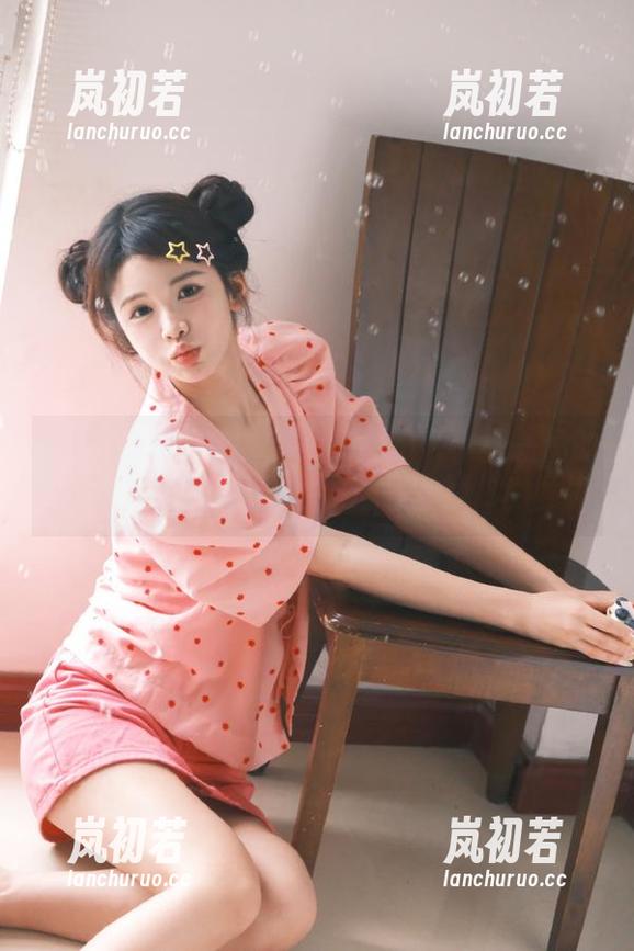 TouTiao头条女神-王一涵 TouTiao头条女神 - 精致不凡!王一涵的礼服写真合集,带你走进奢华的时尚世界