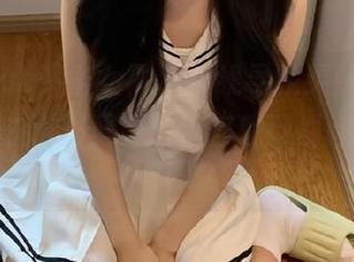 TouTiao头条女神 – 在线寻找灵感，莫晓希校服主题写真图片带你感受别样的青春气息