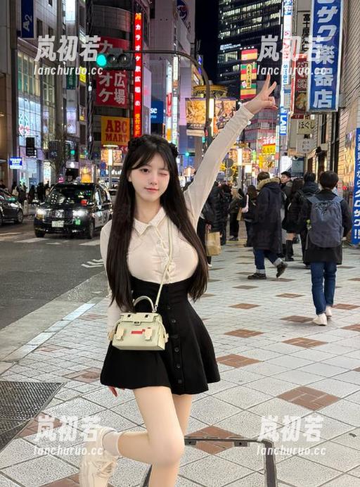 TouTiao头条女神-高萌萌 TouTiao头条女神 - 高萌萌牛仔裤高清资源,时尚与个性的炫耀,尽在这些精彩瞬间中