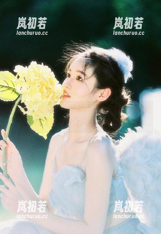 UGirls尤果网 - 用Abby金金的眼镜看世界，感受她那些让人心动的美图作品