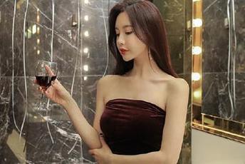 UGirls尤果网 – 与丁筱南一起探索礼服图集：每一件作品都是时尚的缩影