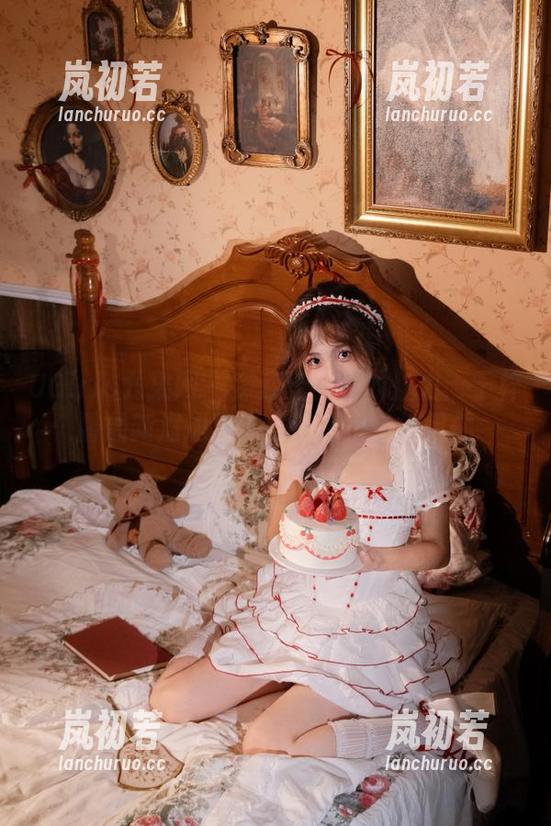 UGirls尤果网-于梓馨 UGirls尤果网 - 探索无圣光的魅力:于梓馨最新海边写真,流露出自然风情