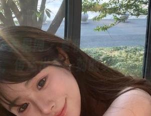 UGirls尤果网 – 夏倪可ella的无圣光自拍作品，传达出每一刻的美丽与真实情感
