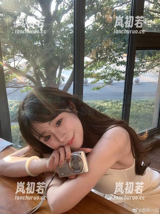 UGirls尤果网-夏倪可ella UGirls尤果网 - 夏倪可ella的无圣光自拍作品,传达出每一刻的美丽与真实情感