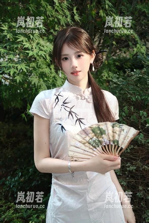 UGirls尤果网-娜依灵儿 UGirls尤果网 - 纵情绽放:娜依灵儿长腿全套作品带你领略无尽魅力