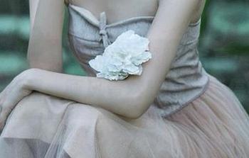 UGirls尤果网 – 张雪馨制服写真：当博主遇上制服，画风竟然比漫画还搞笑！