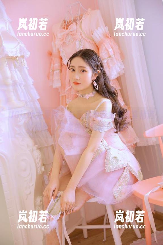 UGirls尤果网-李莉莉 UGirls尤果网 - 李莉莉吊带主题写真精选原图,展现独特风韵与风格