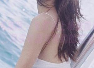 UGirls尤果网 – 免费送上杨晨晨白衬衫写真照片，尽享华丽与简约的完美融合！