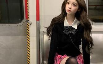 UGirls尤果网 – 欣杨Kitty天使最新图包，展现她独特视角下的美丽世界