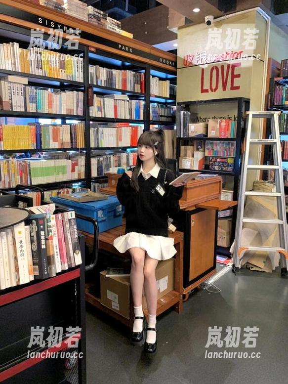 UGirls尤果网-温鈊怡 UGirls尤果网 - 在线查看温鈊怡学姐的写真图片,发现不同风格的视觉盛宴
