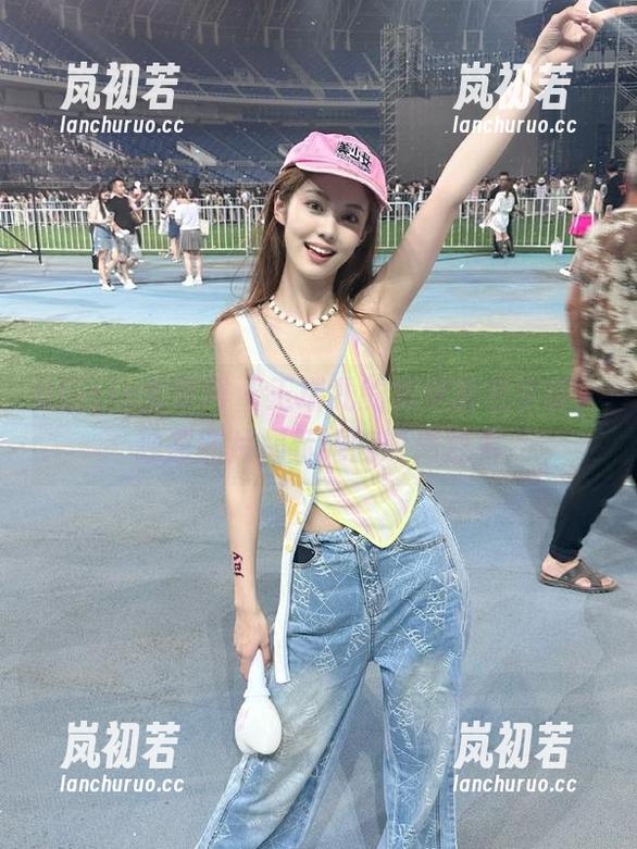 UGirls尤果网-王瑞儿 UGirls尤果网 - 王瑞儿的私房粉色梦境,独家图片揭示她的时尚魅力