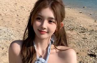 UGirls尤果网 – 清水灵动，蒋贝贝泳池写真图集中的艺术与风情