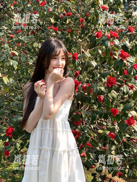 UGirls尤果网-谭晓彤 UGirls尤果网 - 谭晓彤的私拍图片,厨娘料理与气质并存的绝美瞬间!