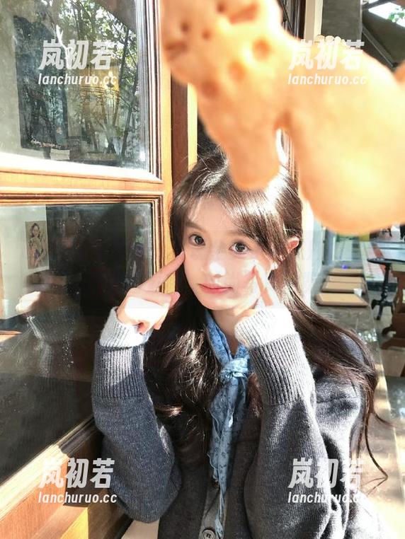 UGirls尤果网 - 发现金美子网袜魅力，最新原图更新：时尚写真一览